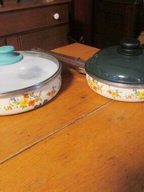 Vtg 70s JMP Cast Iron Enamel ware boho floral fry pans 2  8in 10.5 in w/lids